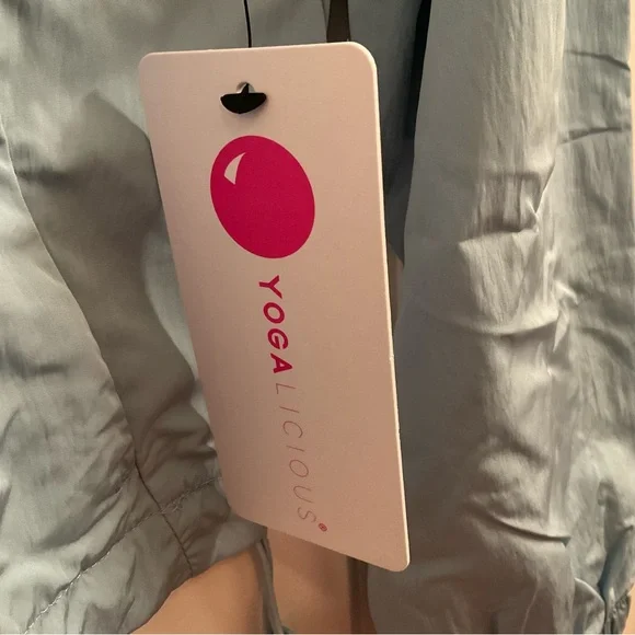 Yogalicious Radiant Andrea Half Zip Crop Jacket - NWT - Medium - Forget Me Not - Picture 6 of 9